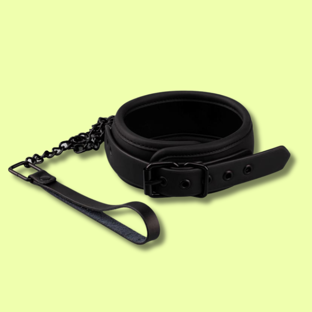 COLLAR CON CORREA CUERO VEGANO